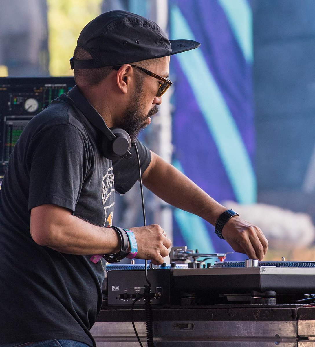 Do512's tweet photo. The @smart_worldwide mobile disco is a smart EQ for two turned into a transportable club installation. And TODAY local DJ @DJMel are taking over to keep the party pumping and street thumping. Come DANCE. #smartSXSW #smarturbanpioneers #SXSW #ad https://t.co/F2Y2na88zO https://t.co/trlG25OmvG
