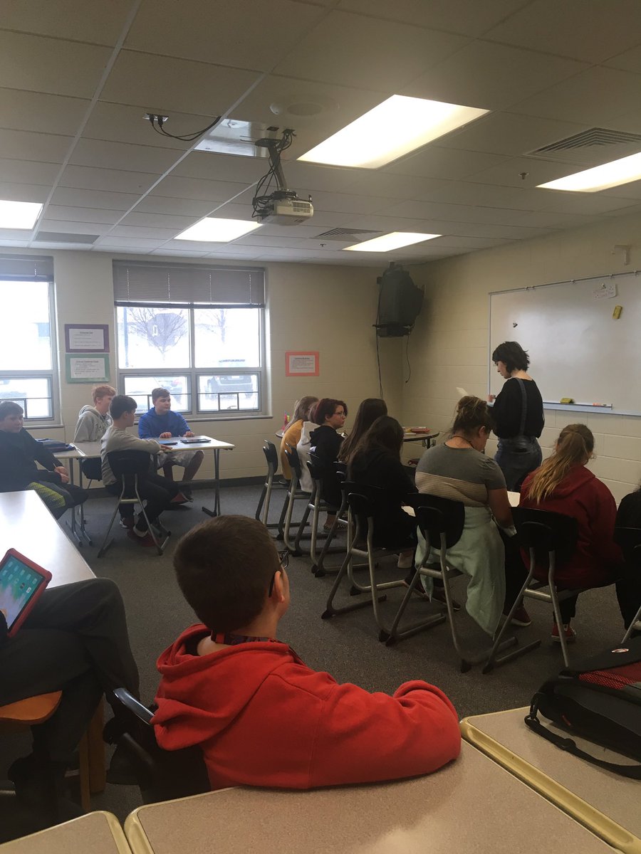 mariapettinger's tweet photo. Packed house for learner led #iChoose at @HSMSTigers #geniushour #learnerled #learning She is ROCKING it! https://t.co/6QhQCGos2c