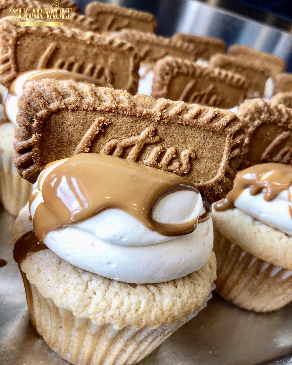 Sugar_Vault's tweet photo. Well since FB and IG are both down, we’re finally forced to use Twitter 😂 flavors of the day are Lotus and Maple Bacon French Toast🤤 #cupcakes #dessert #sweettooth https://t.co/fh9VH2Hux8