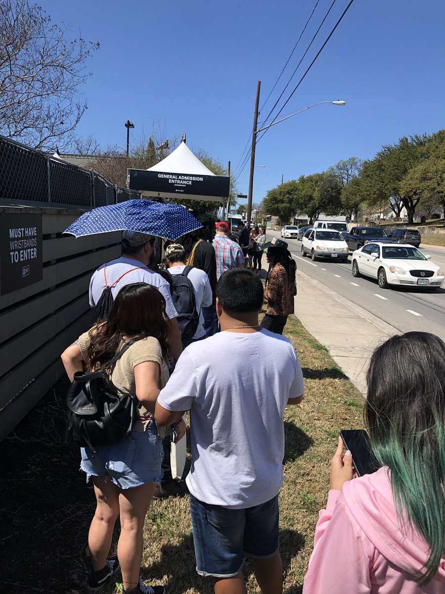 taryn_it_up_13's tweet photo. line isn’t too long for #faderfort! #sxswlines #sxsw https://t.co/WMEtcRH1xV