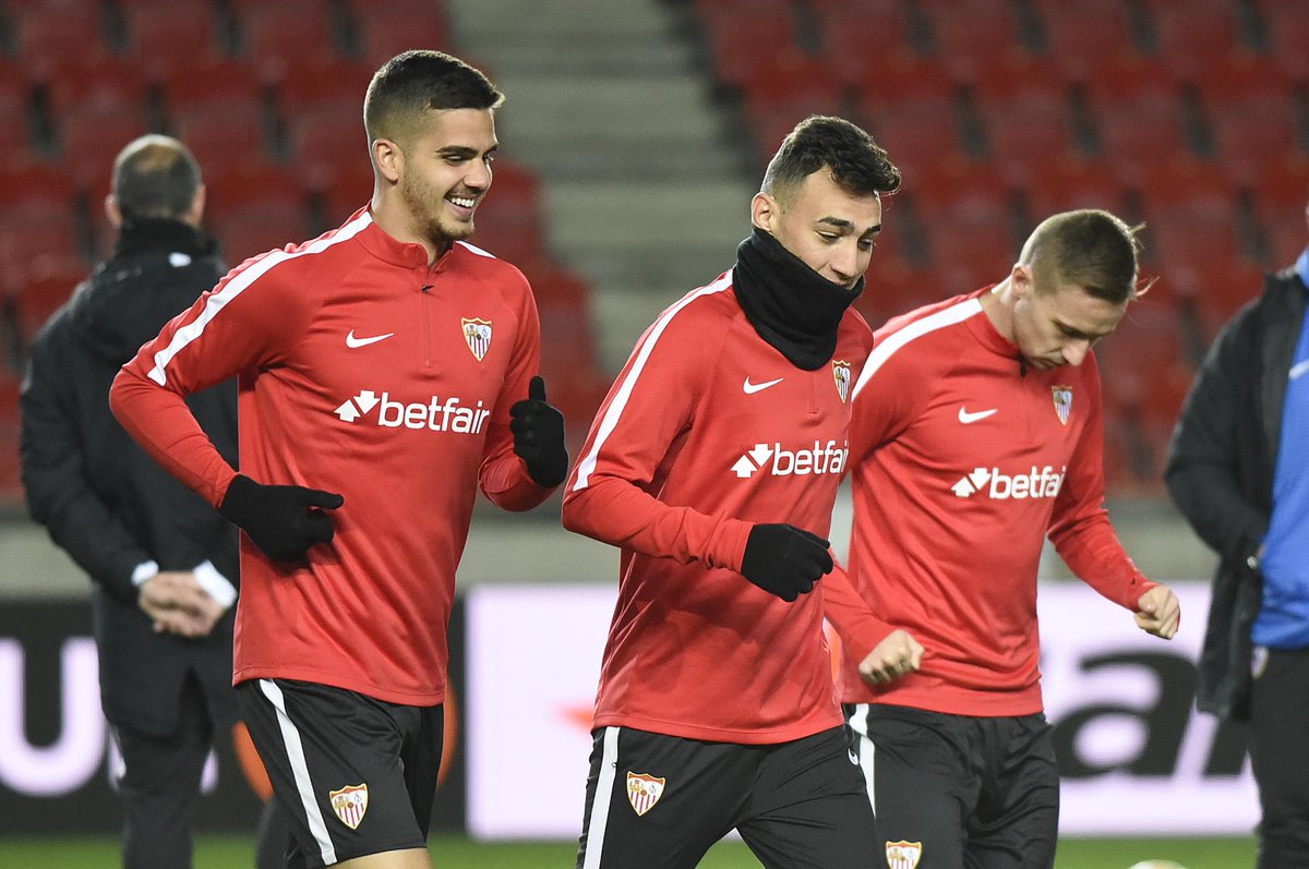 André Silva y Munir entrenan en el campo del Slavia.