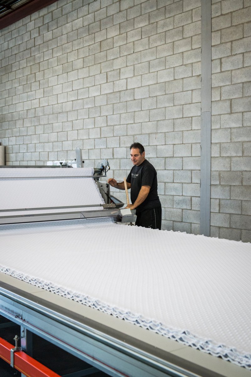 TMCoutureBed's tweet photo. Nos installations de coupe automatisés et de couture permettent de proposer une nouvelle gamme d’options à nos clients. #couture #montreal #tmcouture #Tricotsmaxime #technologie https://t.co/GUxo0zdYyk