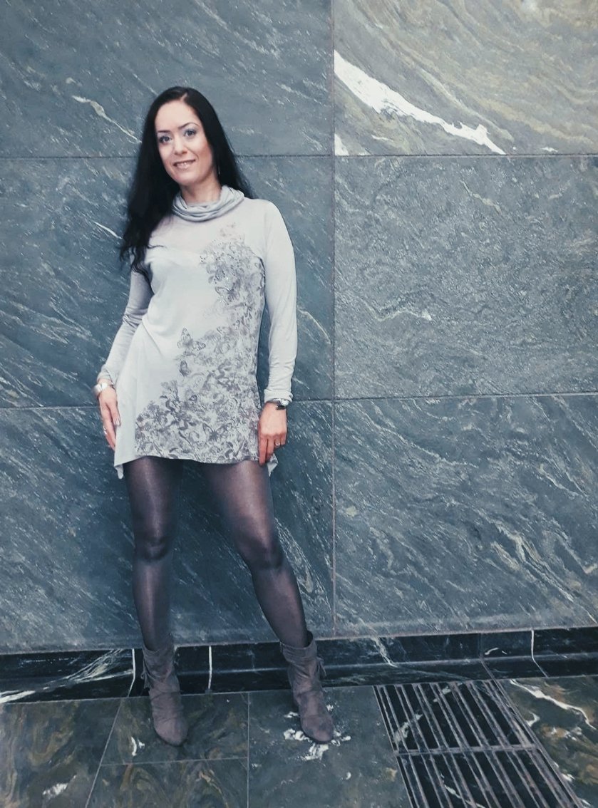 #Life is not black and white; there is some #gray nuance to it.

Pilou Asbaek

#Quote #WednesdayWisdom #FashionVibes #grey #mood #smile  #pantyhose #collant #shiny #tights #simonalisa