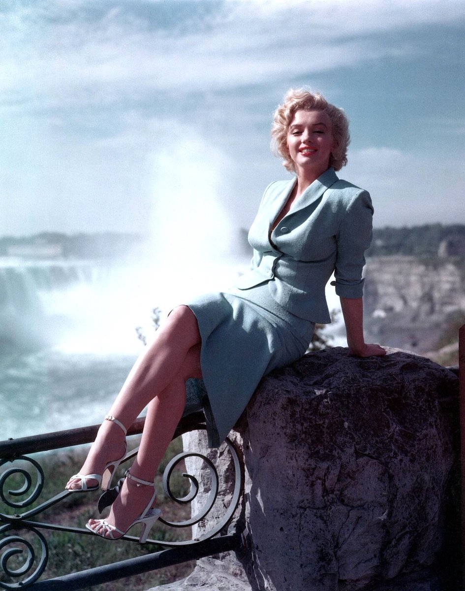 This week, I rewatched Henry Hathaway's Technicolor #filmnoir Niagara, starring Marilyn Monroe, to prepare for my birthday getaway to #NiagaraFalls. Excited to visit the hotel where she stayed! #MarilynMonroe #OldHollywood #HenryHathaway #Canada #noir #femmefatale #cinema #1950s