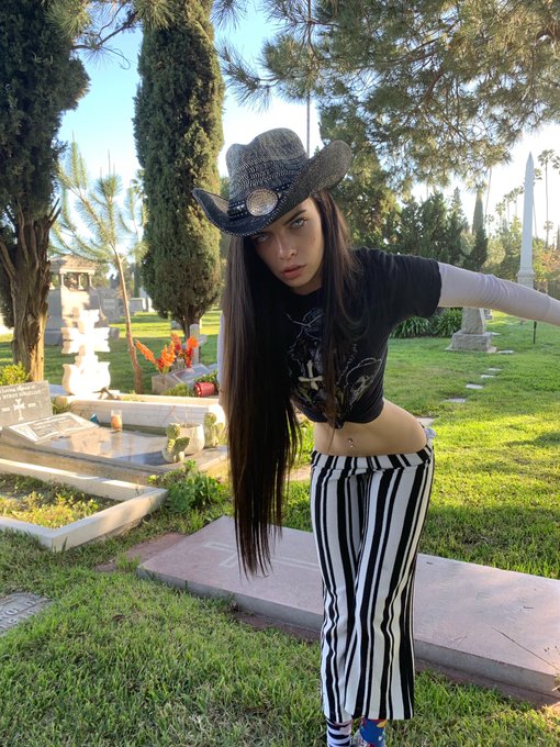 Since instagram fukkin sucks rn https://t.co/3eI6HBR235