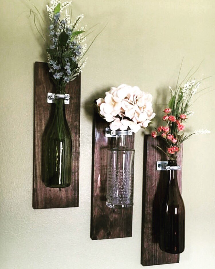 fabenigeria's tweet image. They won’t take the bottles back, so it litters the streets, hoodlums use it to break innocent heads, when it scatters it’s hard to pick the pieces together so this became the option.
How do you upcycle your glass bottles?
#UpcycleHourWithFabe
#CreativeWednesday
#Ecocreativity👌