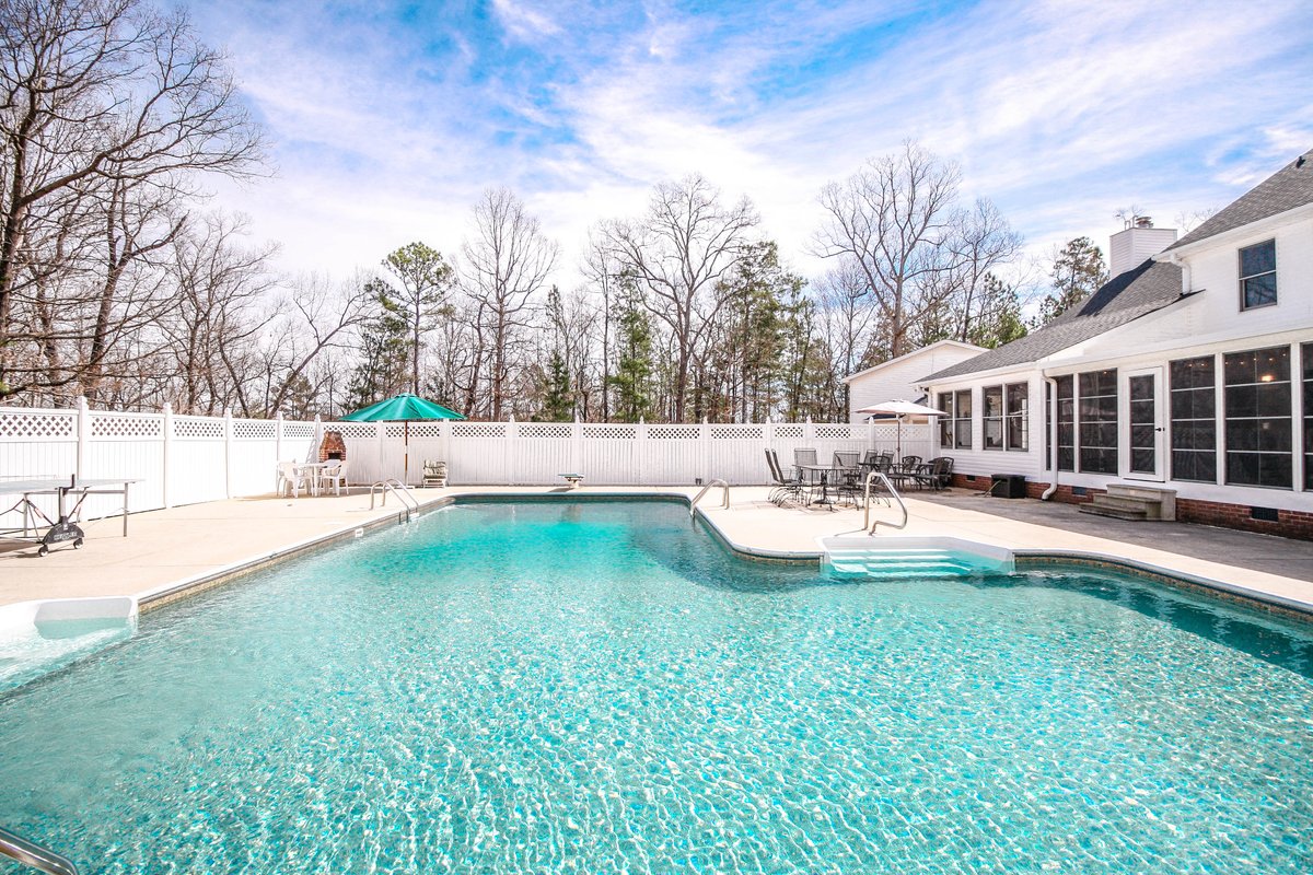 TearaBarnwell's tweet photo. Since Facebook and Instagram are having issues, Twitter followers can get the first look at a NEVER BEFORE LISTED home in Walhalla... 109 Hazelwood Way https://t.co/cCL64JeOMz