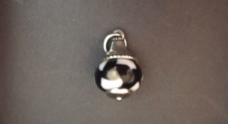 247LovingLife's tweet photo. #etsyshop #JamesAvery #ArtGlass ♥️  #Black #White #Beige #Finial #Bead #Charm #Pendant #Gifts #Presents #jewelry ♥️ #bracelet #blackbeads 🖤 #whitebeads #beads #glassbeads #collectables #necklace https://t.co/eG2jh7vgYv https://t.co/vEAtagYbyT