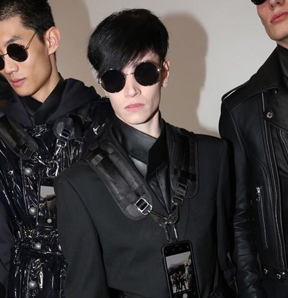 LizbellAgency's tweet photo. #lbmodel KROW became the 1st male model to close @LouisVuitton Women Show @TWNGhesquiere told @wwd “Krow rise to fame is exceptional & he’s a beacon of hope We’ve moved on to another way of thinking where opinions are made based on one’s appearance & not due to gender” https://t.co/CaK34n9zS3