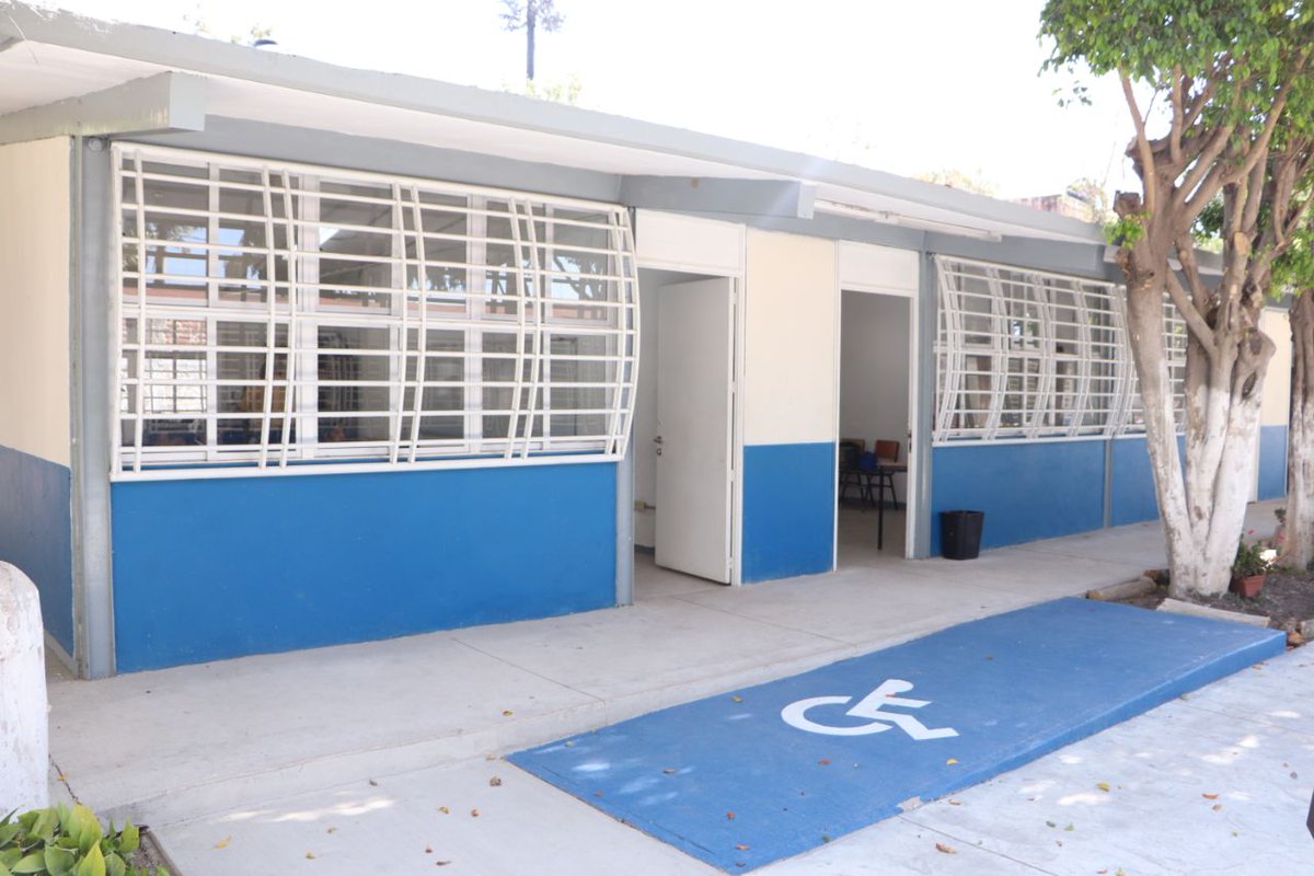 hlsantillana's tweet photo. El espíritu de lucha es un sello de los leoneses. En coordinación con @gobiernogto entregamos la rehabilitación de Centros de Atención Múltiple, los cuales brindan educación a personas con discapacidad. Con la mejora de instalaciones, construimos un León Educado e Incluyente. https://t.co/od81nYDeHK