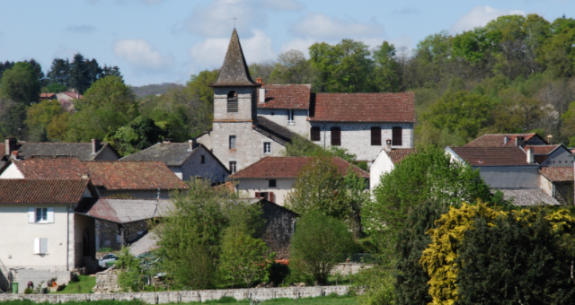 F_Desouche's tweet photo. #Parlan (15) : un petit village du #Cantal attire de nouveaux habitants en offrant des terrains https://t.co/r2ma20HpFL https://t.co/CaEa8XJ5UF