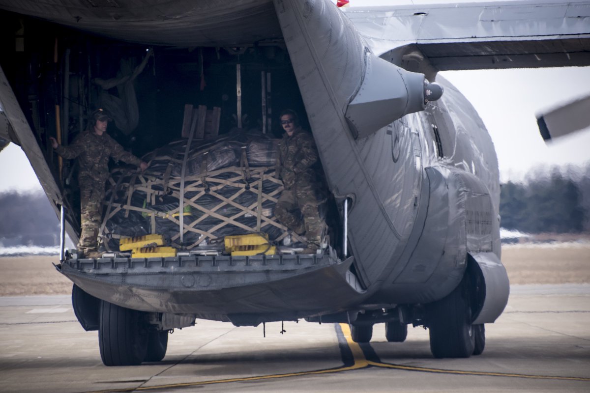 AirMobilityCmd's tweet image. Happy #HercDay! These #Airmen completed over 49,000 bundles dropped, 16,500 passengers safely delivered and 3,200 hours flown in support of Operation Inherent Resolve. Welcome Home! 
#HercWork #FourFansOfFreedom