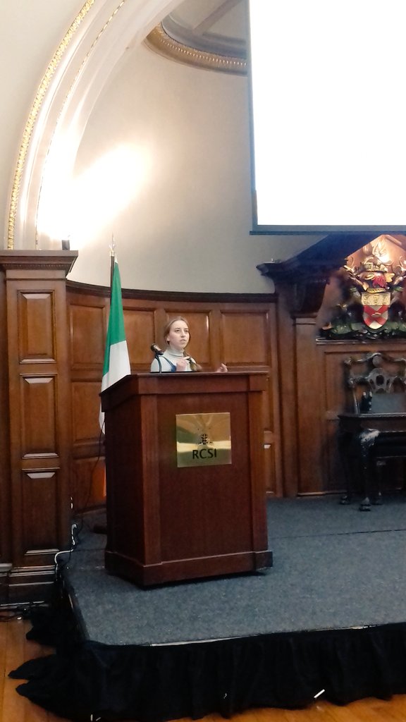 Francophon_IE's tweet photo. And now it's time for @MariaCu94 from @NUIGalway to present her thesis on "Humanitarian Aid in hostile environments" in 3 minutes and in French! #MT3F #FrancophonieFestival @RCSI_Irl https://t.co/hpVoV3BC3l