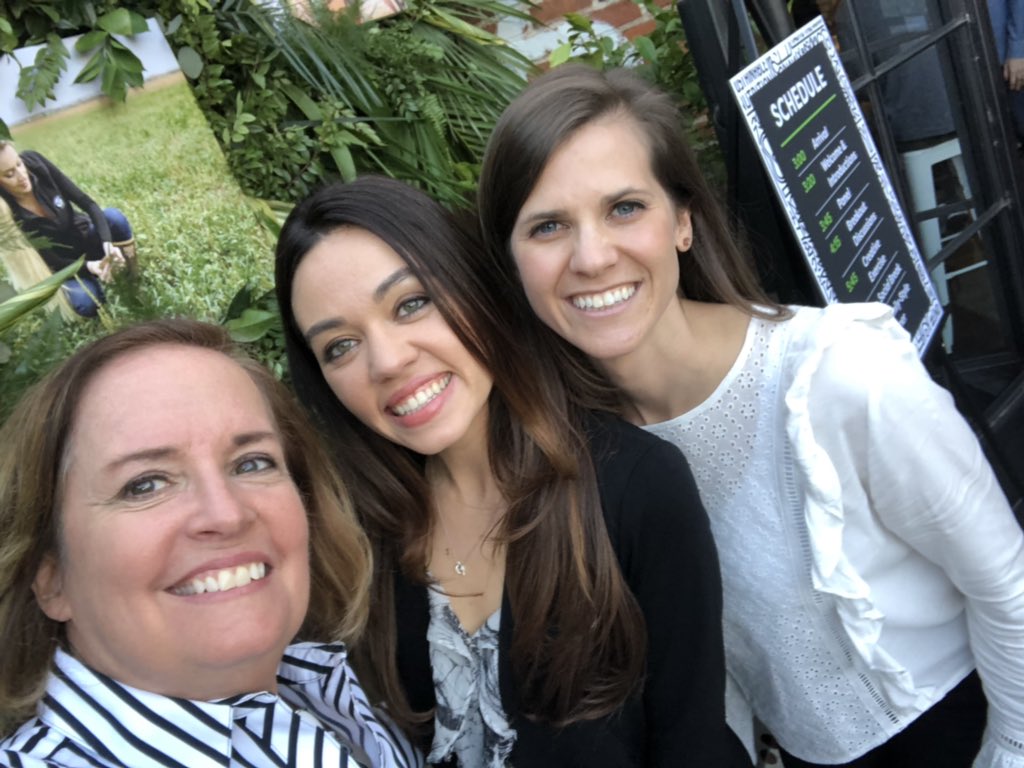 JeanRagalieRD's tweet image. Happy#RDNDay. So great to meet these west coast dietitians. We talked abt feeding the world healthfully and connecting ppl to where their foods come from #farm to table #sustainability #zero hunger #eatrightpro @MaschaDavis @memeinge