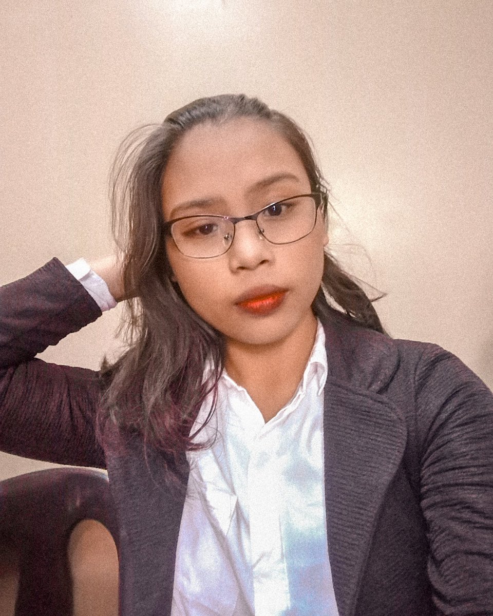 Its_Shaney8's tweet photo. Your future accountant💲. 
#LabanPuso https://t.co/HzfCMBGaHI