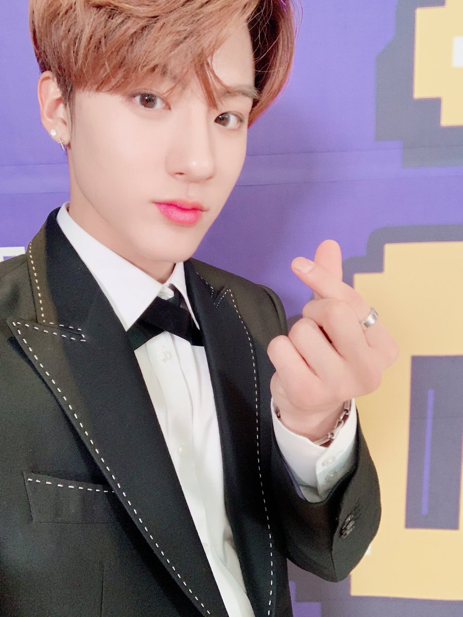 WE_THE_BOYZ's tweet photo. [에릭] 오늘 아이돌 라디오 너무 즐거웠어요~! 😚 “들장미 소년들” 형아들과 함께 찰칵! ㅎㅎ 일훈 선배님, 문빈 선배님, 글구 울 빵훈이형 고마워요 😘

fun time at idol radio today! 👍 thanks for an amazing day~ 💕 https://t.co/jyhMEZZ6SM