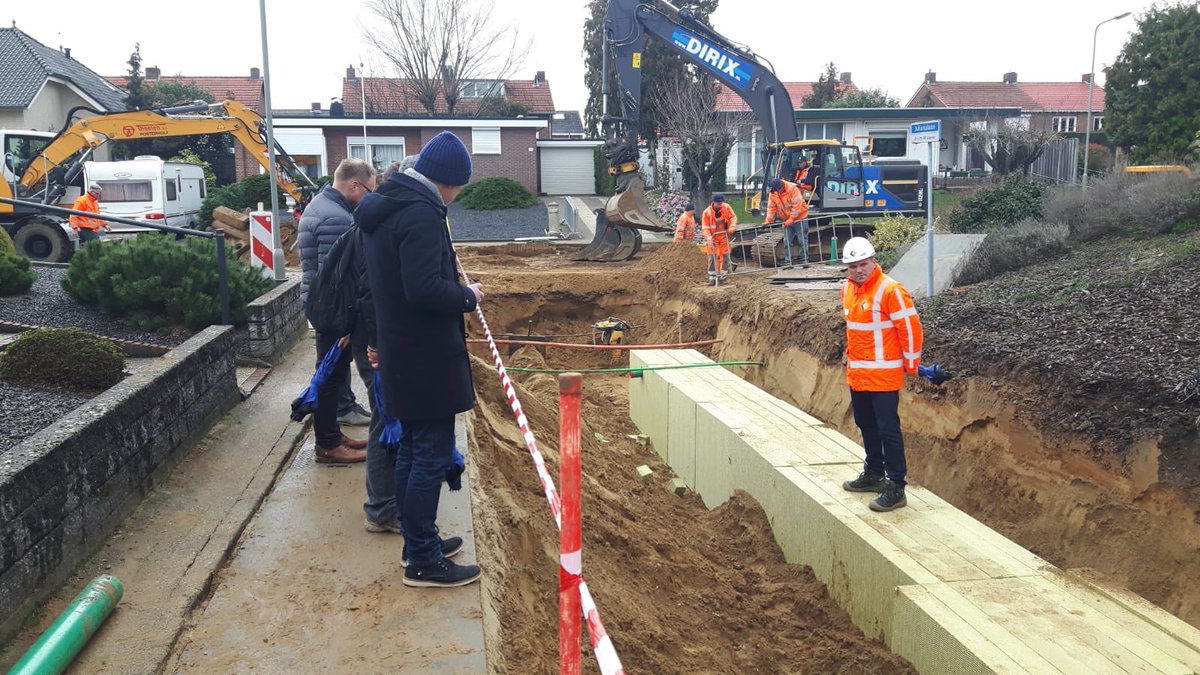Ducotadvies's tweet photo. Wederom een interessante middag ikv kennisdeling en innovaties bij projectbezoek waar #Rockflow succesvol wordt toegepast als waterbergings- en infiltratiesysteem. Samenwerking van @rockwool_BNL @Gem_Maasgouw, @BLMWegenbouw en @Ducotadvies https://t.co/MZ69dI706r