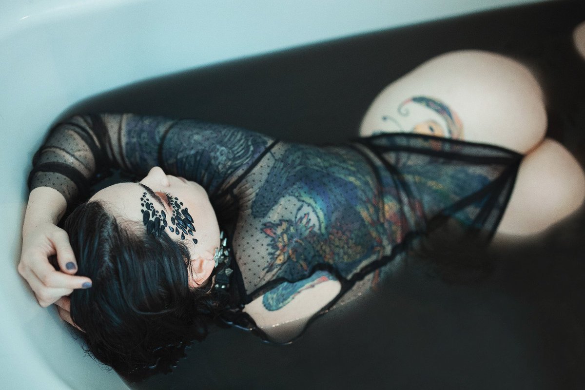 RoroTheBully's tweet photo. Is it #humpday yet? Oh cool. Enjoy this extremely rare picture of my derriere.
🦇🦇https://t.co/lpvl9YELBT🦇🦇
#escort #wickedwitchforhire #dateBCN #companion https://t.co/7z13PGzOwX