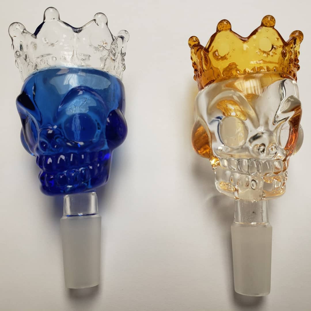 LegalPeaces420's tweet photo. CHECK OUT THESE NEW BADASS KING SKULL BOWL HEADS!!! FITS OVER AN EIGHTH!!! #legalpeaces #smokeweed #smoke #bong #bowl #bowlhead #skull #badass #fitforaking #king #kingskull #smoking #weedporn https://t.co/OsPoGQvxxz