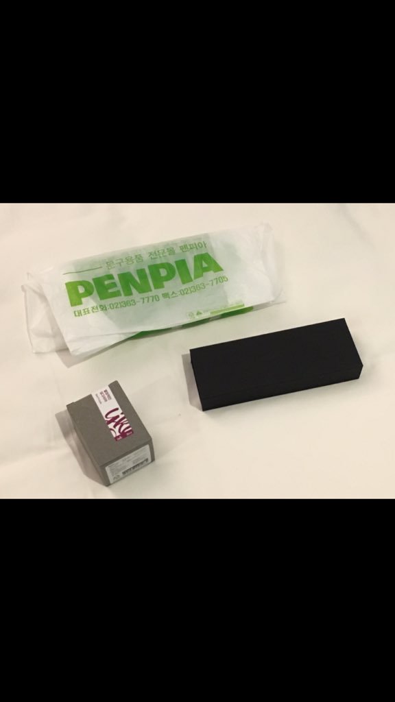 ねこみみもーど Twitterissa 韓国で購入した万年筆とインク Monamiの万年筆 インクもmonamiでred Purple よくいく文房具屋さんでは見かけたことがないブランドで 韓国行く前に万年筆でで検索かけたら出て名前は知ってた Monami 万年筆 韓国 万年筆