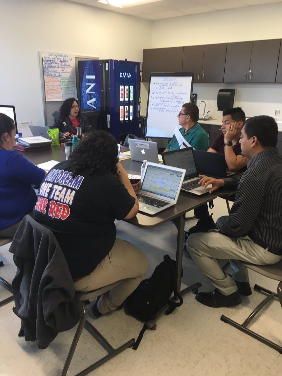 catherinedoc12's tweet image. Planning with purpose! Great job Warriors! #TheDISTRICT #ONERED @DDsaintsELP