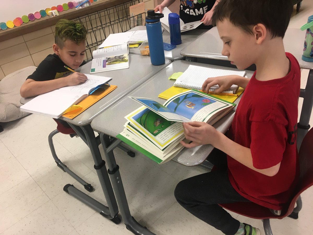 ldevriesbgcs's tweet photo. We just started our animal research project and are really enjoying it already! @JimLangBGCS https://t.co/ZPP7csDCY2