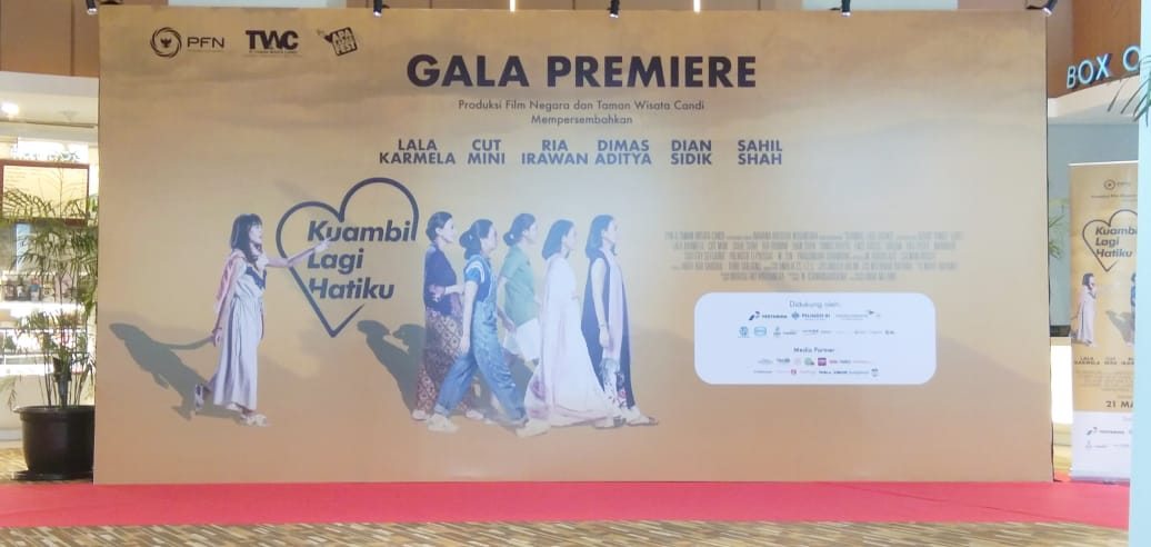 ThreadfilmsID's tweet photo. Kami tadi siang menghadiri acara Press Screening dan Gala Premiere film Kuambil Lagi Hatiku. 

Nonton filmnya yaa tanggal 21 Maret di Bioskop! 

#ThreadFilms #ThreadFilmKLH https://t.co/oX00eh0hqH