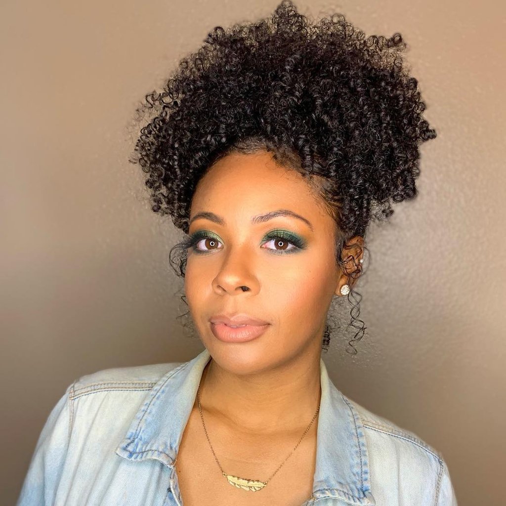 Curls_Unleashed's tweet image. Can you believe that this is a 5-day old #washandgo?  Who can guess which #CurlsUnleashed product @symone_says used to refresh her curls? Drop your answer in the comments below. 🍭 bit.ly/CUORS