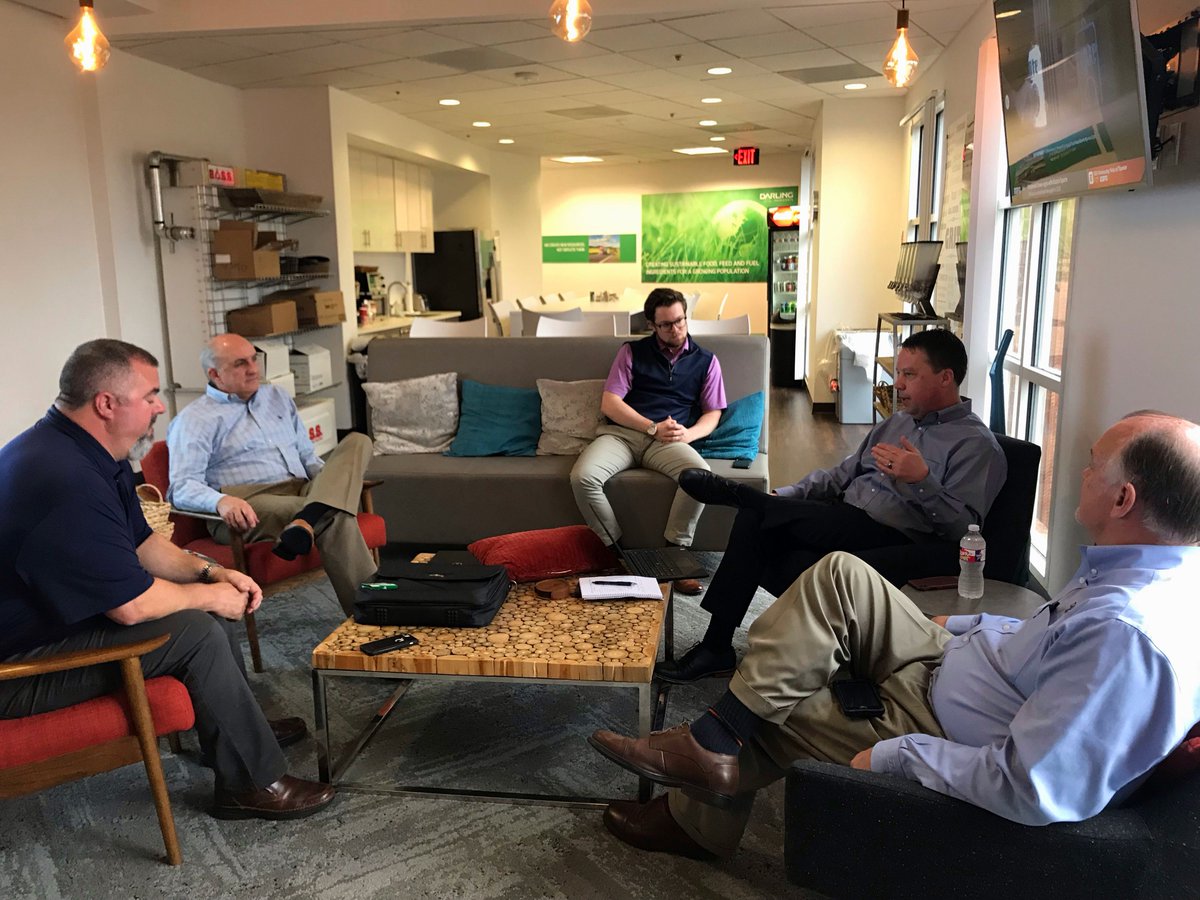 DARPROSolutions's tweet image. Our outside sales team is visiting our corporate office in Irving to meet with the inside sales team. We believe teamwork makes the dream work. #DARPRO #training #DPSculture