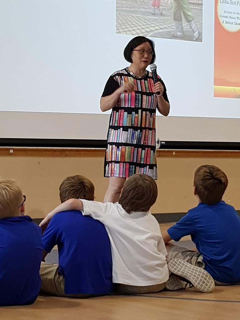 Ms_TatumA's tweet image. Grade 3-5 listening to @LindaSuePark share her story. #cisinspires #cisreads