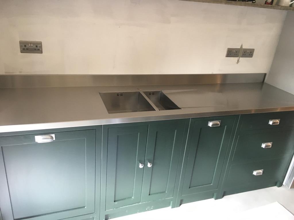 mpmengineering's tweet image. Up in the city of #york today fitting this #stainlesssteel #worktop with fully #welded #sink and #mpm indent sloping #sinkdrainer plus integrated #upstands #interiordesign #kitchendesign #kitchen #kitchens #uk #london #bespoke #stainlesssteelworktops #interior #design #worktops
