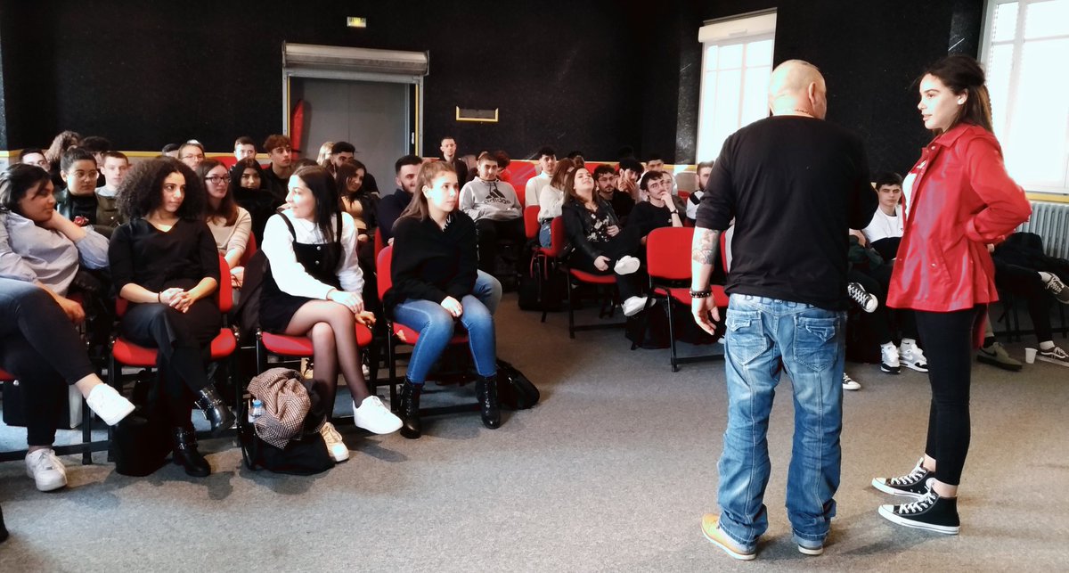 ReactifTheatre's tweet photo. "Sur le fil" - Deux représentations au Lycée A. Thomas de Roanne.
Désamorcer les mécaniques de radicalisation, prévenir, informer, casser les préjugés.
Un partenariat @Prefecture42 @RoannaisAgglo 
Une action soutenue par le @SG_CIPDR https://t.co/p4uicsO5Wd