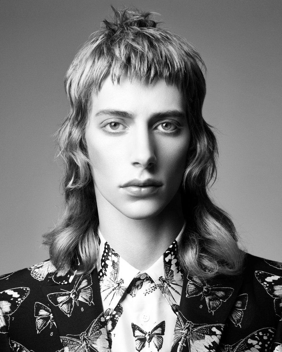 Salon_Magazine's tweet photo. #TrendAlert! This season's hottest hair trend for men? Long hair. Find out more: https://t.co/JRGhw82fOi https://t.co/s7TLIoiLVp