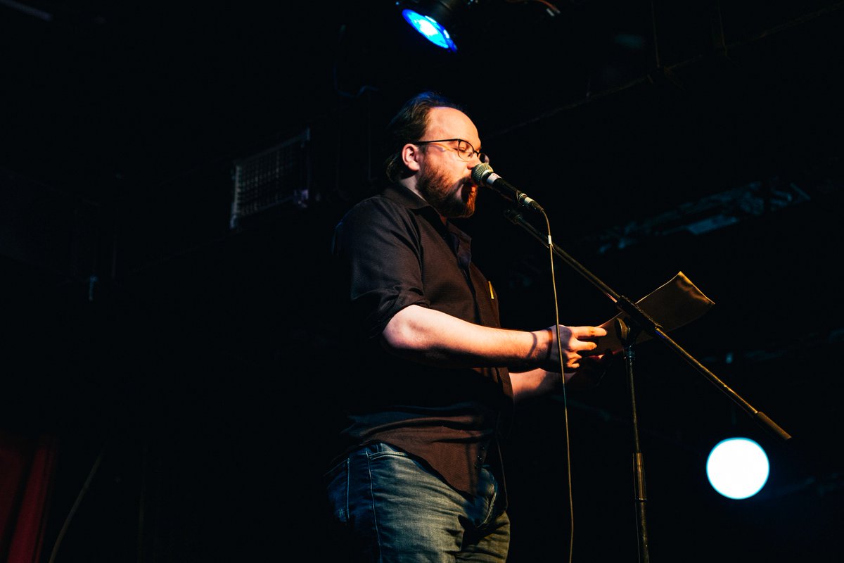 arreuh's tweet photo. Le Festival Dans ta tête, c'est ben de l'amour, des mots et de la magie. Et ça continue ce soir avec le show « Crève avec tes bottes din pieds, partie 2 », à la Vitrola, 20h ! https://t.co/Sarjho3XvU