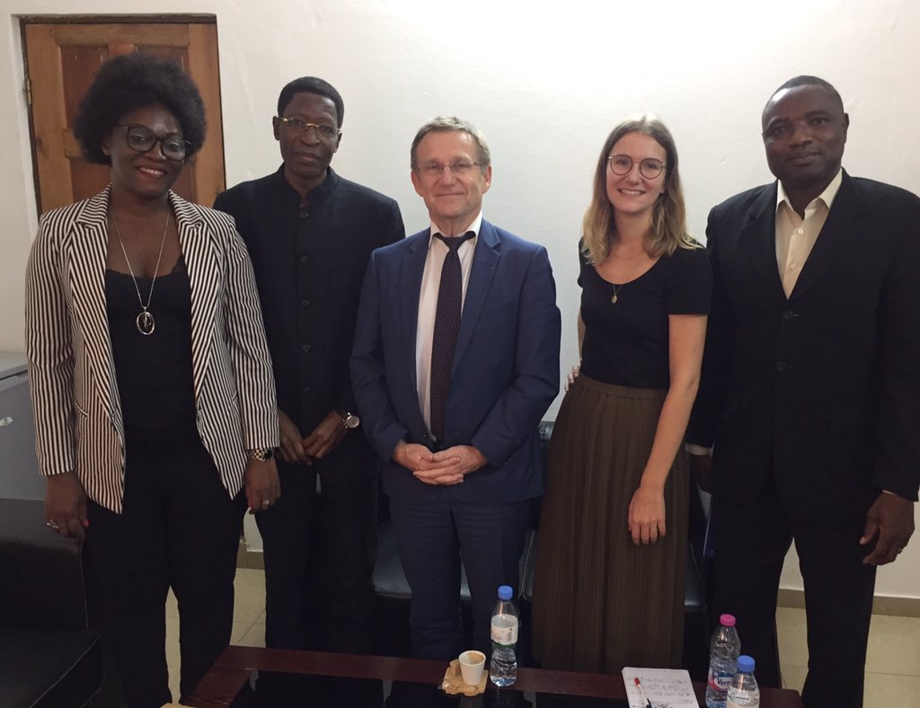 conan_herve's tweet photo. Rencontre du Directeur exécutif de @ARAA_CEDEAO à #Lomé avec l'équipe du projet régional #AMCCplus #AfriquedelOuest financé par @europeaid et mis en œuvre par @expertisefrance pour appuyer la mise en œuvre opérationnelle par les pays de @CEDEAO_ECOWAS des engagements @COP21 https://t.co/qLtLl5vwYs