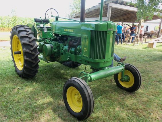 HyCapacity's tweet photo. A John Deere 70 for your #WideFrontWednesday! We hope you’re having a great week, wherever you are. Did you know that the 1st day of Spring is just ONE week away? #StayStrongEveryone #DeereSighting https://t.co/kx2TAWw2ZR