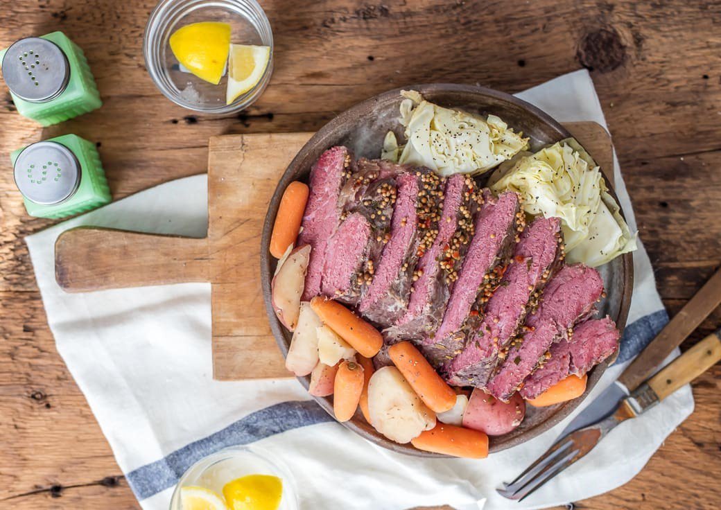 USDAFoodSafety's tweet photo. Preparing your corned beef ahead of time? Itโs actually easier to cut uniform slices when corned beef is cold. Cooking ahead also makes it easier to reheat & serve later! Cook all raw corned beef to 145ยฐF. Don't forget the 3 min. rest time! #StPatricksDay https://t.co/yYtXm6uAde