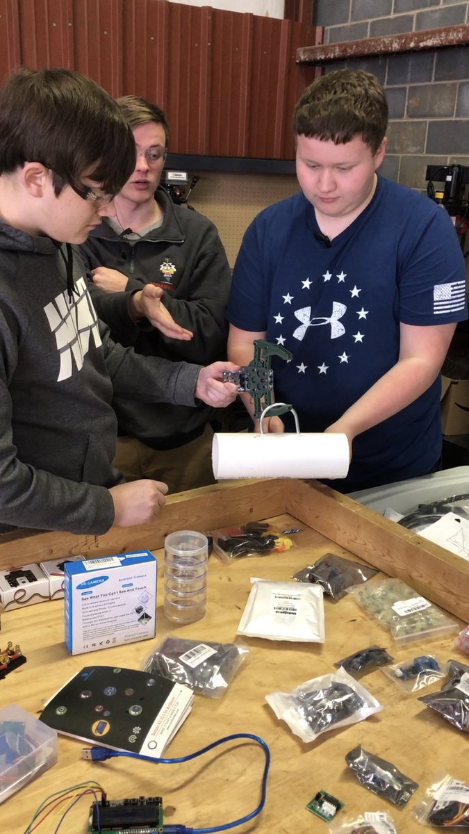 MATE_DBEXCEL's tweet photo. Looking forward to another productive work session at the #STEMgym today! Yesterday we made progress on our frame & claw. Testing our control box was a success as well ✔️ #MATE2019 #WeAreDBE @KCS_DBEXCEL @matecenter @PhotonProfessor https://t.co/WunHjcjsor