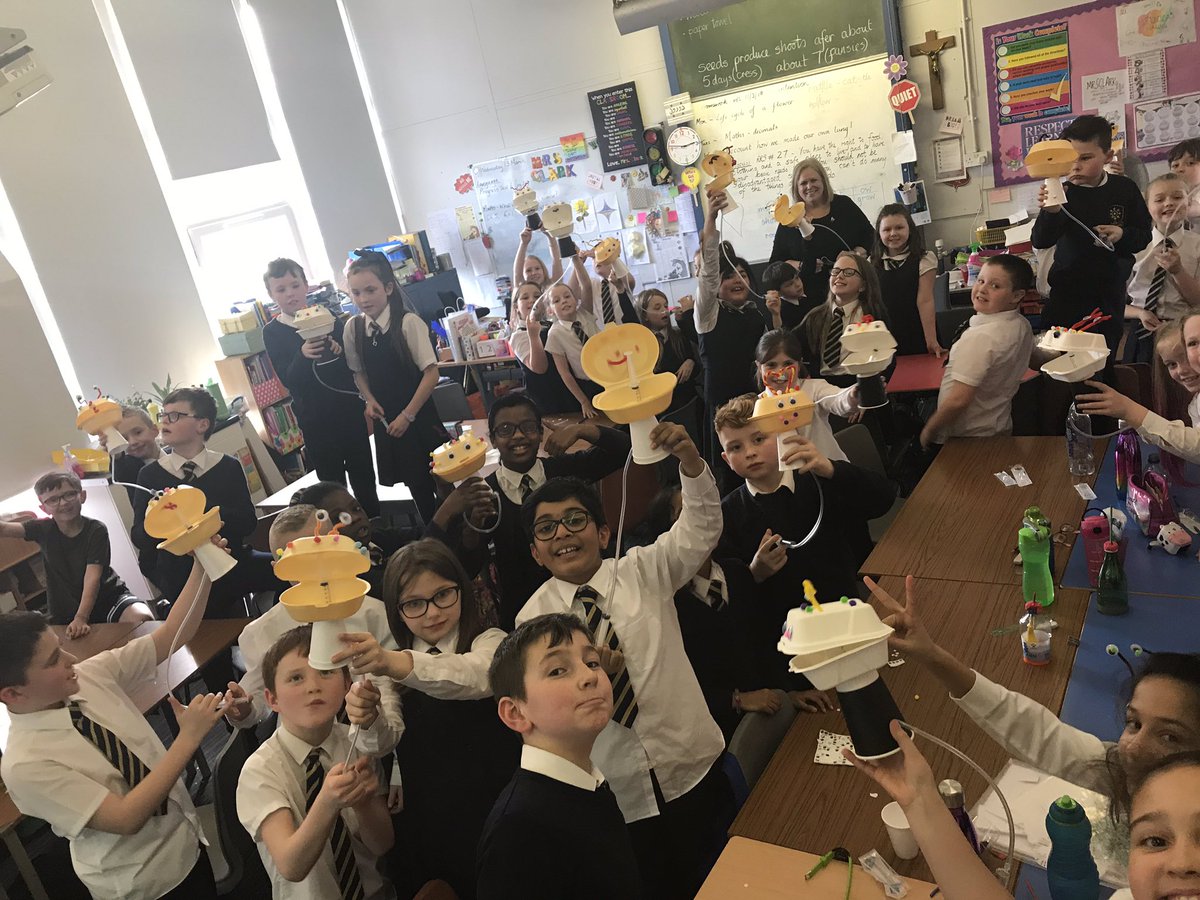 St_monicas_prim's tweet photo. Both primary 5 classes were delighted to take part in #BritishScienceWeek activities today! They absolutely loved learning about hydraulics and pneumatics. Check out their Burger Monsters! #STEMGlasgow #SSERCprimary #stmonicaspollokp5a #stmonicaspollokp5b https://t.co/IrehWG0Czq