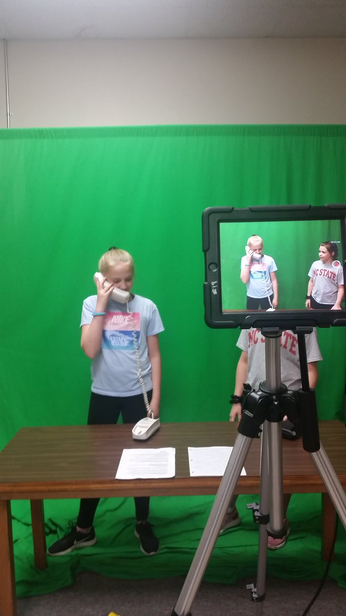 5th Grade #IndustrialRevolution Commercial are going to be awesome.  These #5th graders explain how to use a #LandlinePhone 
@PES_5thGRADE, @MCSDigital, @ashlee_ciccone