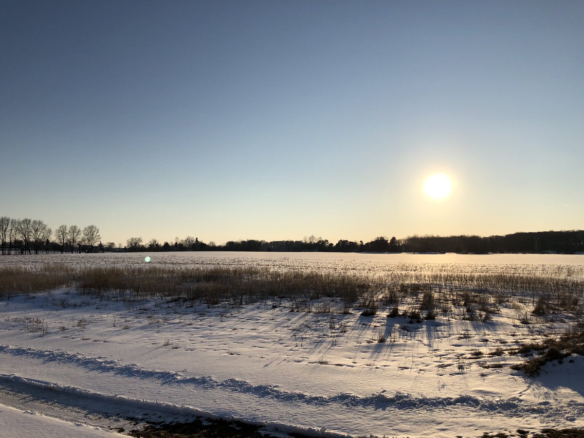 bp_gillespie's tweet photo. A rare West Michigan view in the winter...  #sunshine #WestMichigan https://t.co/GcxHZPyQ9c