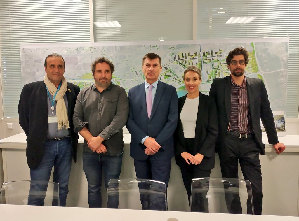 NadiaPellefigue's tweet photo. Merci au VP 🇪🇺 @Ansip_EU  pour sa rencontre avec l'écosystème d'#IntelligenceArtificielle toulousain.  

La compétitivité de l'@Occitanie repose sur une #innovation de pointe, éthique et au service de l'humain. https://t.co/MMGJWQztzW