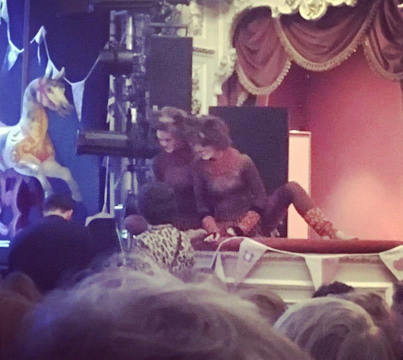 CroftTheatreCo's tweet photo. #Coricopat and #Tantomile are keeping an eye on last night's audience 🐱
#CATSTheMusical @SheffieldLyceum all this week
#Sheffield #sheffieldissuper https://t.co/ykRO5rDncV