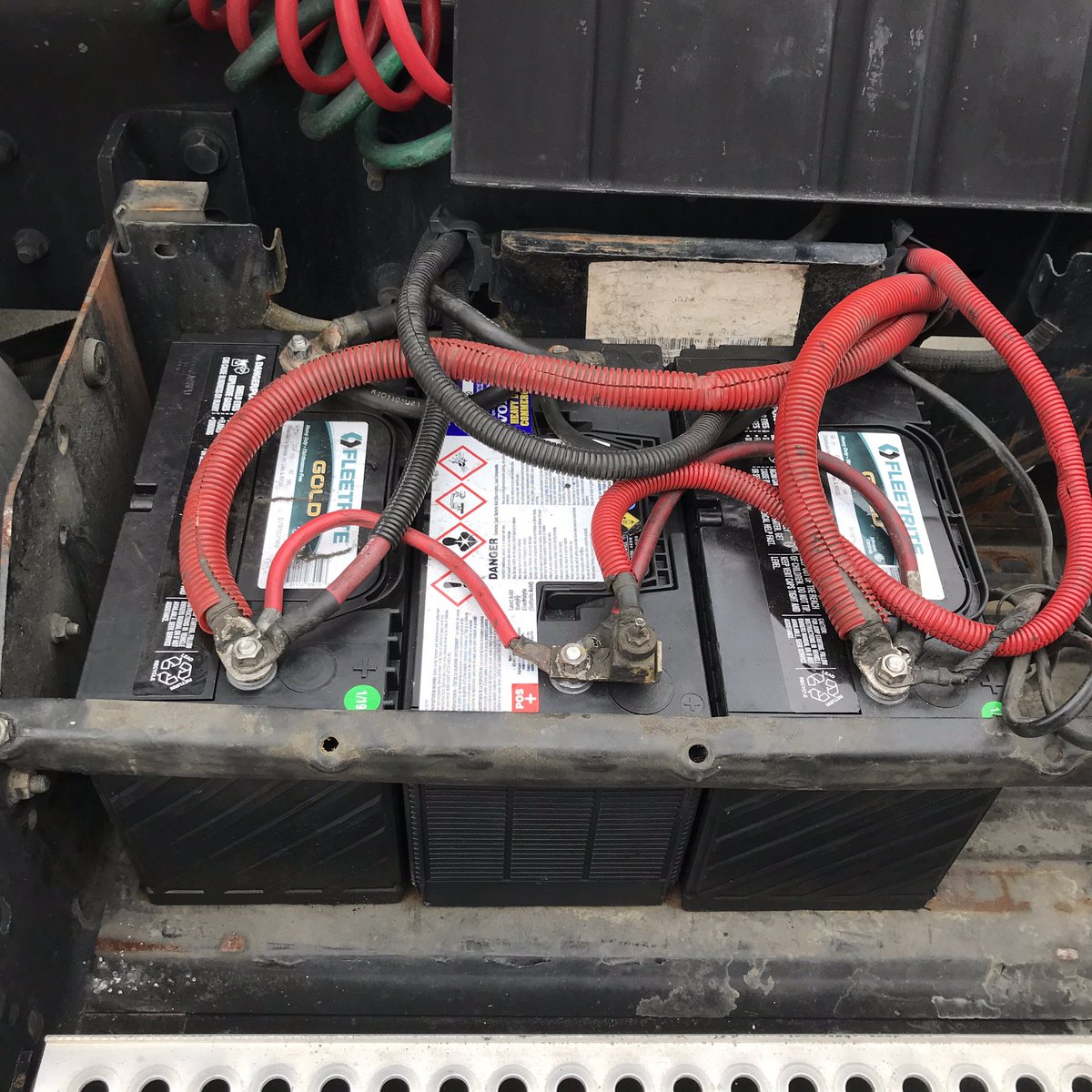 BestruxRoad's tweet photo. 24/7 Road Service, Mobile truck, trailer &amp; tire repairs, heavy duty jump starts, semi trailers repairs, battery replacement, fuel delivery &amp; priming, lockout services, coolant, air &amp; fuel leaks repairs, mobile welding and fabrication, Mobile lift gate services https://t.co/pleGvqSQqc