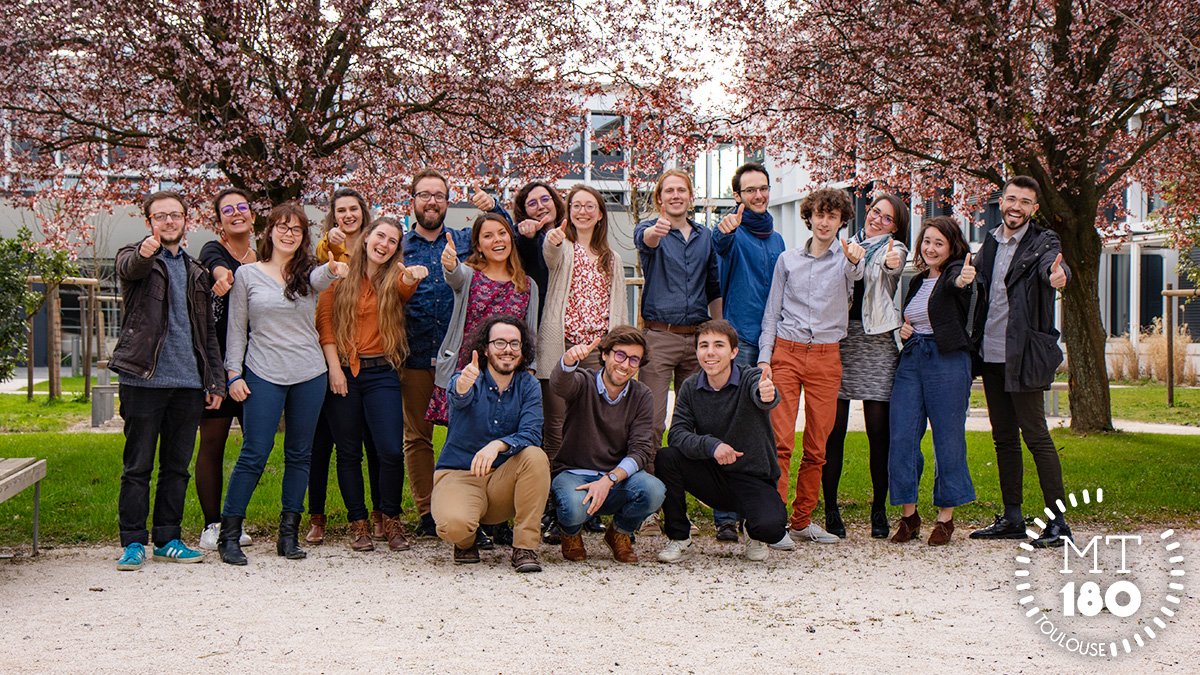 [#MT180⏱️] Ils sont beaux, ils sont chauds : voici les 18 candidats prêts à enflammer la scène du @theatresorano lors de la finale académique de #MT180 ! 😎🥳🤩
➡️ Jusqu'au 25 mars, soir de la finale, nous publierons sous ce tweet leur portrait et leur sujet de thèse. Stay tuned!