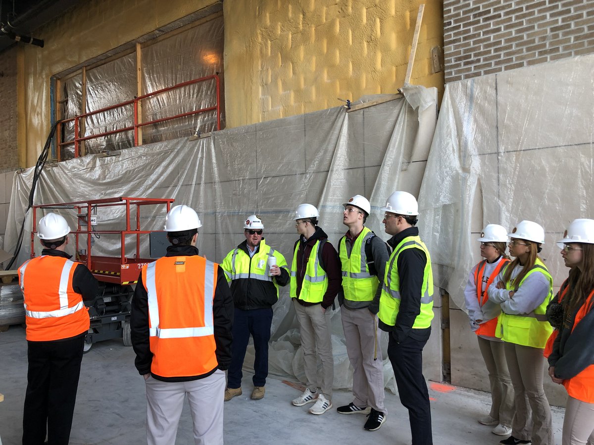 LoyolaAcademy's tweet photo. Yesterday, @frpatmcgrath, Coaches Hengelmann '00 and Cashman, as well as the 2018–19 swimming & diving team captains were treated to a VIP first look at the John D. Norcorss '54 Aquatic Center! Learn more at https://t.co/LmtYSaiMNE.
@ValentiBuilders
#LABecomeMore #goramblers https://t.co/kfEnnxVw3c