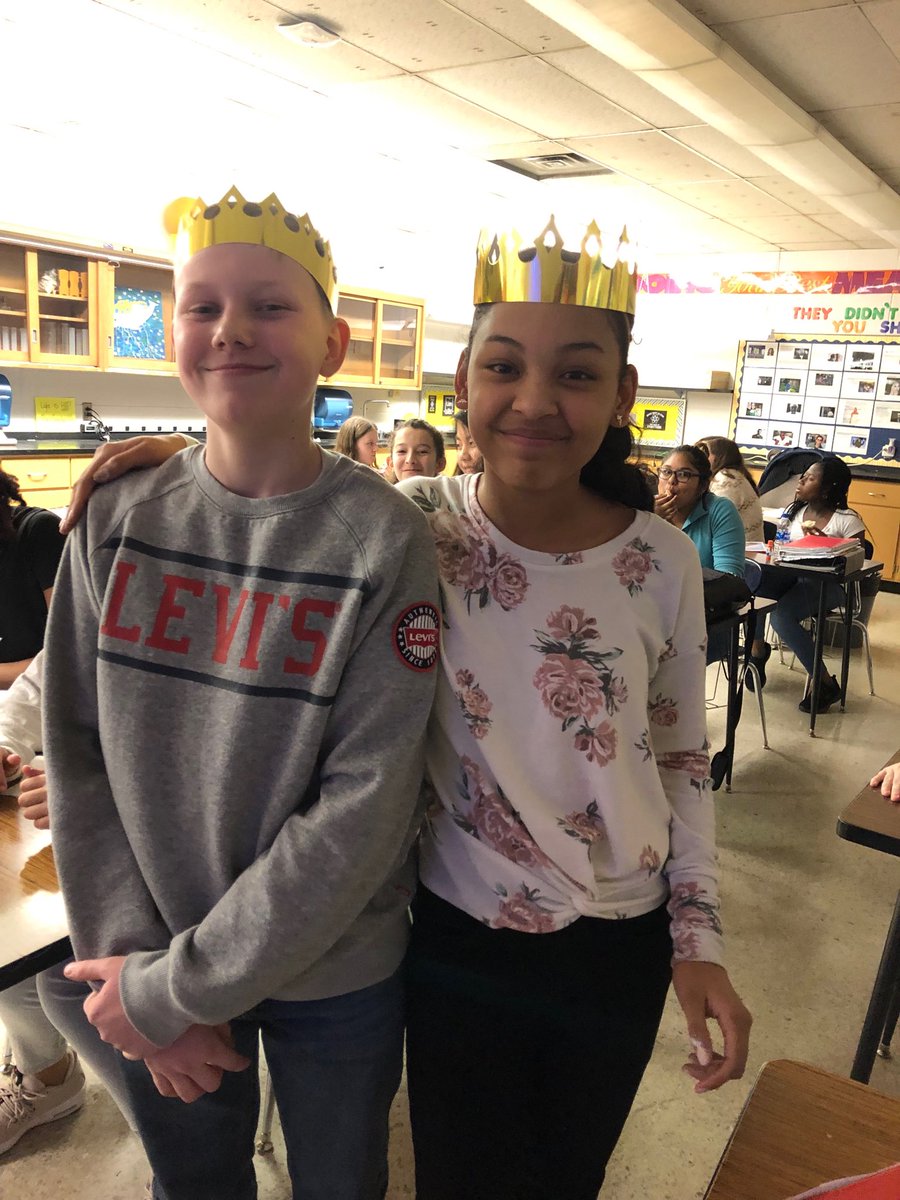 Laird9Laird's tweet photo. Worthingway 8th grade Mardi Gras king and queen https://t.co/uWHzGZETVj