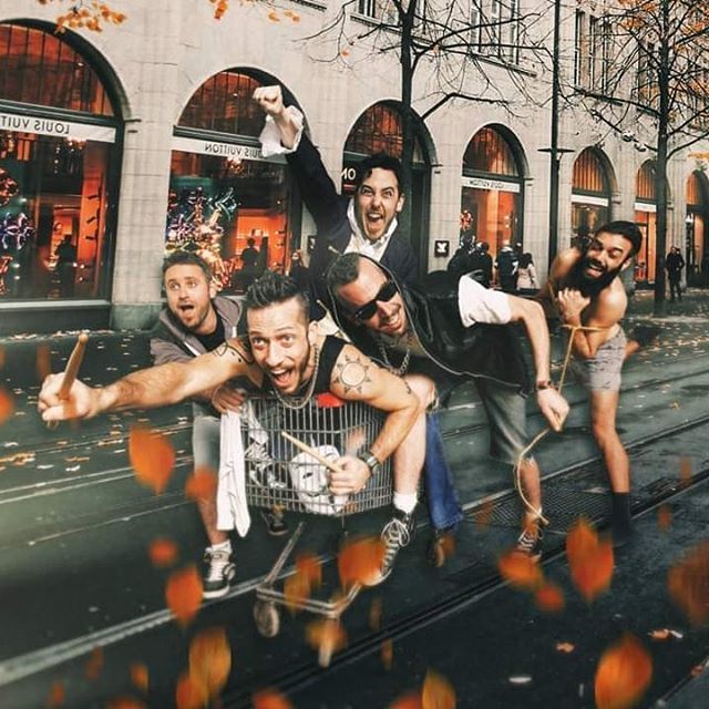 Random_Dogs's tweet image. היום בערב אנחנו מגיעים ל @barbytlv
לתת כבוד לרוק הישראלי🇮🇱
#יש_רוקנרול_בעברית
יהיו גם
@dorhamabul @bezeferlenvua @indianatheband @beatnikband @danielrubin100 @gilbarhadas @itayburg
ניראה אתכם שם 🤘😘🤘
פתיחת דלתות ב 19:30