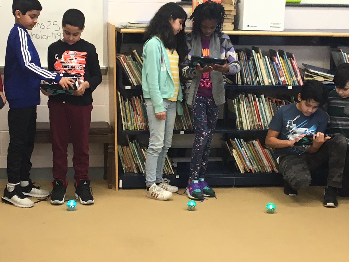 StaceyArvanites's tweet image. #CodingClub25 back at it today! 😁Learning to code with @SpheroEdu @Lafayette_25 @MissNapolitano #CSforAll