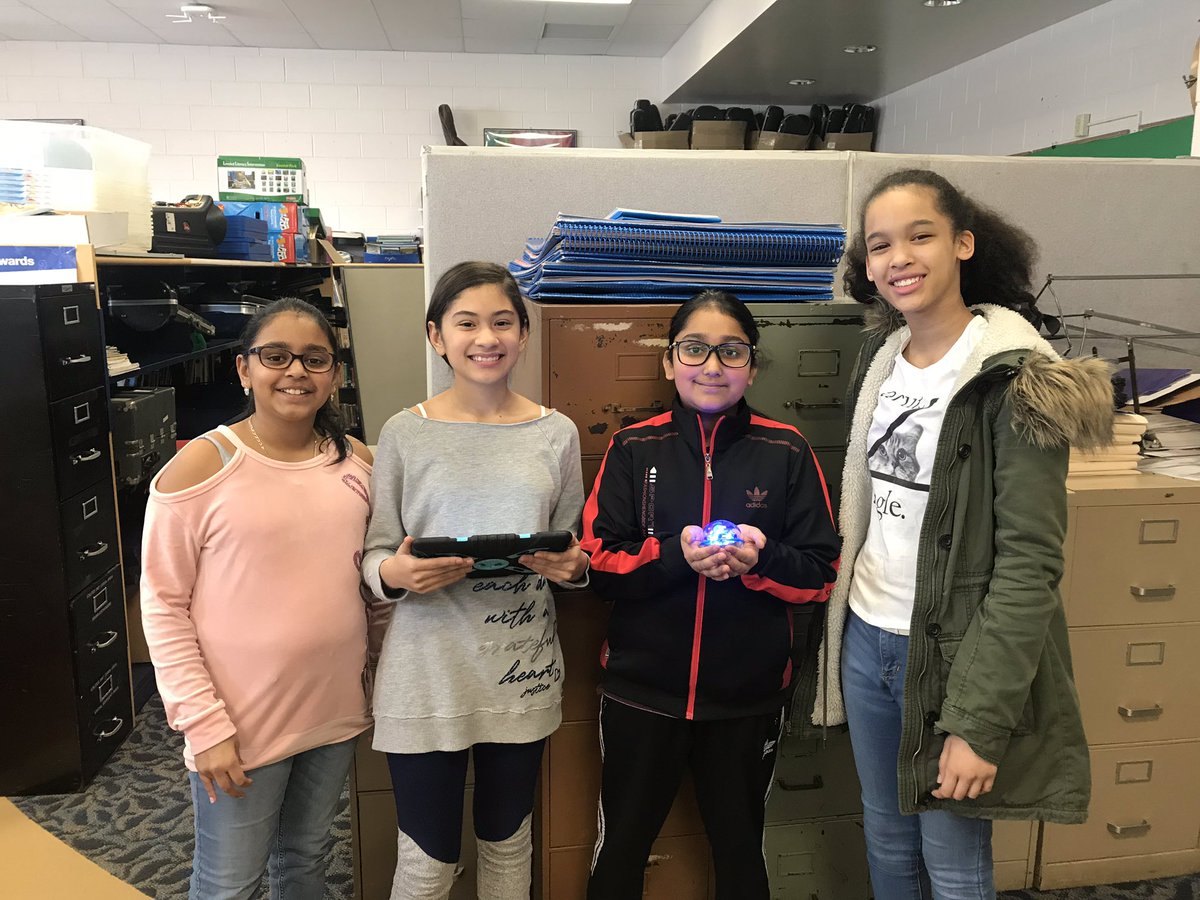 StaceyArvanites's tweet image. #CodingClub25 back at it today! 😁Learning to code with @SpheroEdu @Lafayette_25 @MissNapolitano #CSforAll